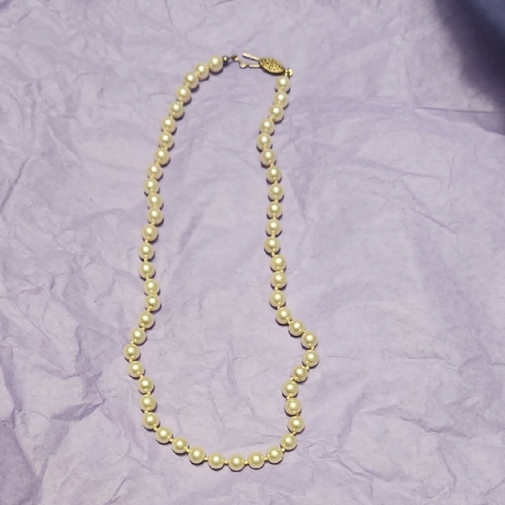 Classic Pearl Necklace with Gold Clasp